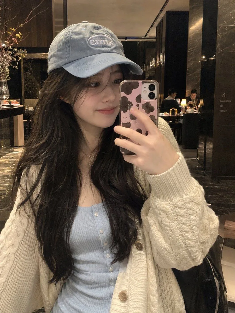 Realistic Smartphone Selfie, AI generated image